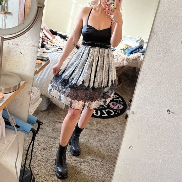 🍄 Wednesday Addams style emo/whimsy goth lace black and white dress - Picture 2 of 9